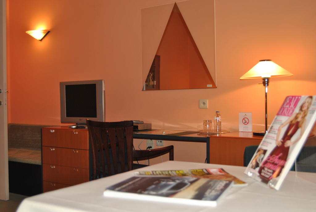 Greenpark Hotel Sint-Pieters-Leeuw Eksteriør billede